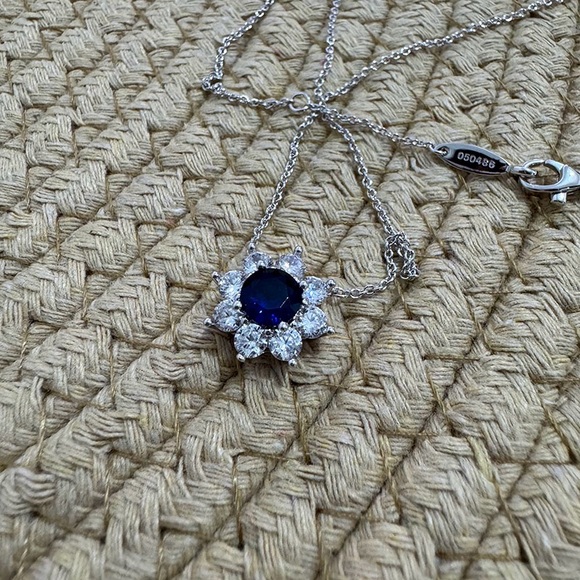 Harry Winston Silver Flower Necklace With Dark Blue Gemstones - Picture 2 of 6